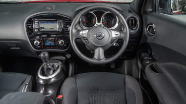 Nissan Juke mk1 - interior