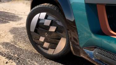 Renault 4 JP4x4 - front wheel