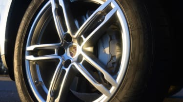 Porsche Macan vs Range Rover Evoque wheel