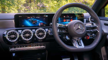 Mercedes-AMG A 35 - dashboard