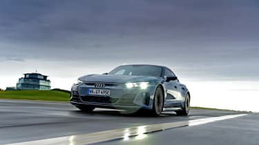 Audi e-tron GT - front action