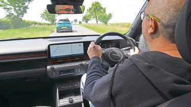 Vauxhall Mokka - over the shoulder driving