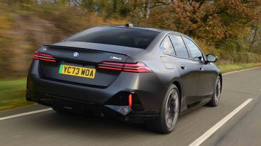 BMW i5 - rear tracking