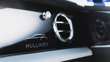 Bentley Bentayga EWB Mulliner - dashboard vent and &#039;Mulliner&#039; engraving