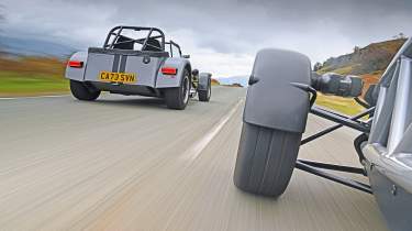 Ariel Atom vs Caterham Seven - rear tracking