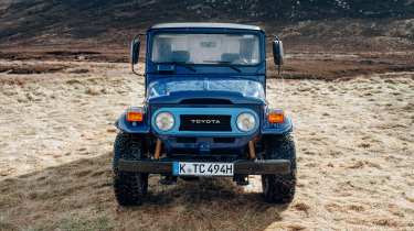 Toyota Land Cruiser FJ40 - front static