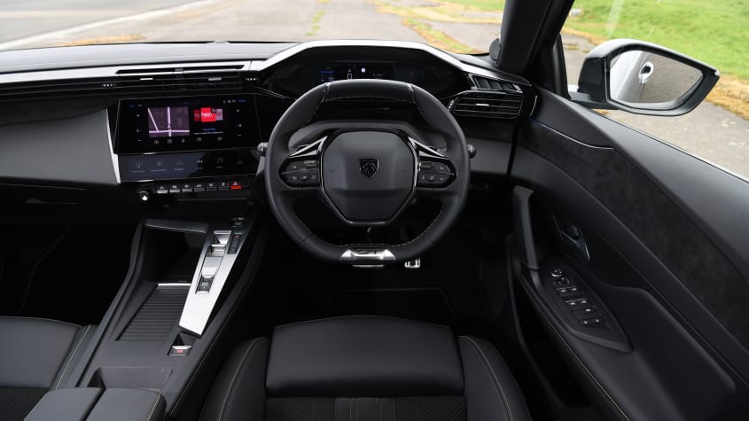 308 против Ceed против Golf - 308 интерьер