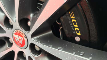 Jaguar XE 300 Sport - brakes