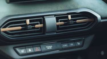 Dacia Jogger Hybrid 155 - dashboard vents