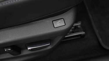 Nissan Leaf - driver's message button