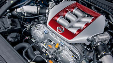 Nissan Juke-R vs GT-R engine