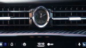 Maserati Quattroporte Trofeo - clock