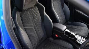 Peugeot E-208 - front seats 