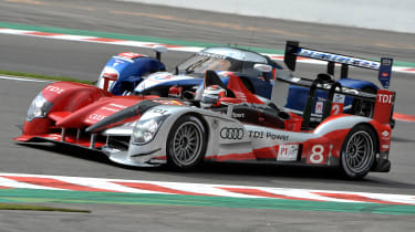 Audi R15 TDI Peugeot 908 HDI FAP