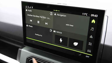 Dacia Spring - infotainment, four-way split