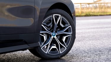 BMW iX - wheel