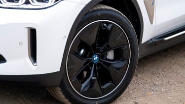BMW iX3 - wheel