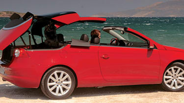 VW Eos folding roof