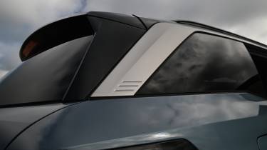 Peugeot 5008 - rear spoiler