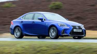 Lexus IS - front tracking 