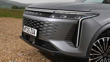 Omoda 9 - grille