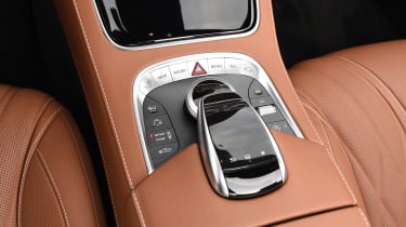 Mercedes-AMG S 63 Cabriolet 2016 - centre console