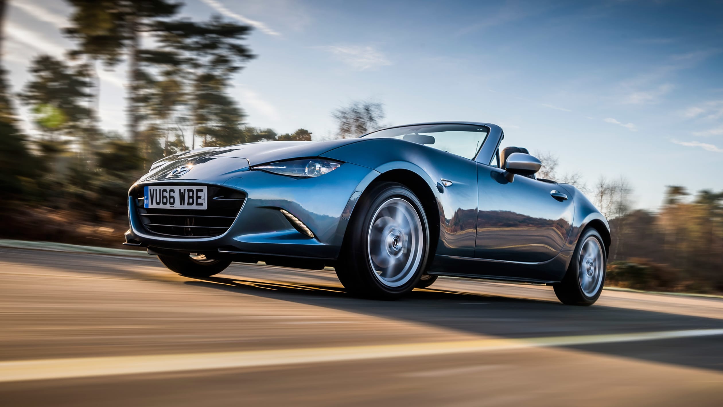 Mazda reveals MX-5 Arctic special edition for 2017 - pictures | Auto ...