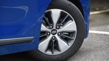 Hyundai Ioniq Plug-in - wheel