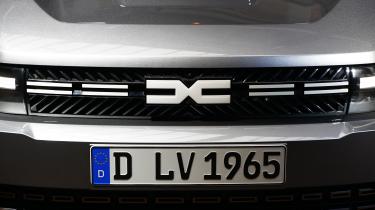 Dacia Bigster - front badging