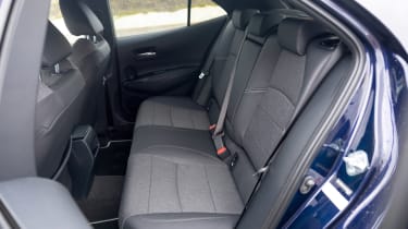 Toyota Corolla facelift - rear seats