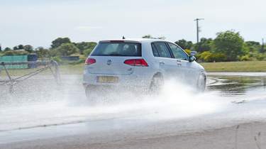 Auto Express Tyre Test 2024 - wet weather testing rear 