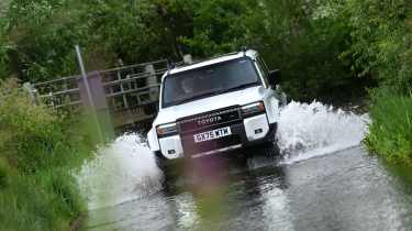 Toyota Land Cruiser 48v - off road