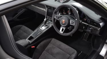 Porsche 911 GTS - dash