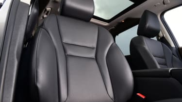 Nissan X-Trail - front seats