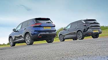 Peugeot 5008 vs Nissan X-Trail - rear angled