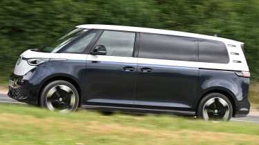 Volkswagen ID. Buzz Style LWB long-term test - dynamic side profile
