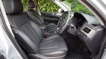 SsangYong Musso Saracen - front seats