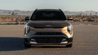 New Kia Niro revealed - static front