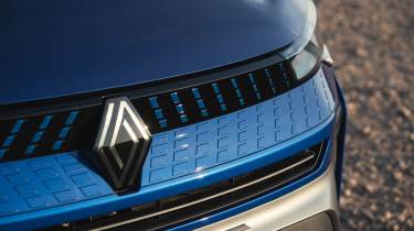 Renault Captur facelift UK - grille