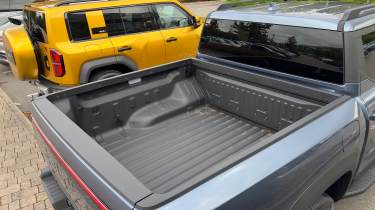 BYD Shark - rear loading bed