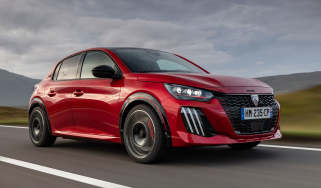 Peugeot 208 GTi - front