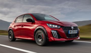Peugeot 208 GTi - front