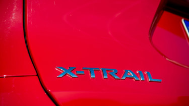 Nissan X-Trail 2.0 diesel - X-Trail badge