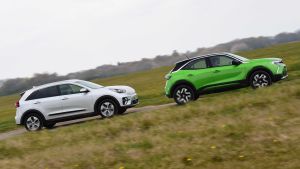 Vauxhall Mokka-e vs Kia e-Niro - side