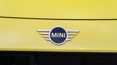 MINI Cooper SE - MINI badge