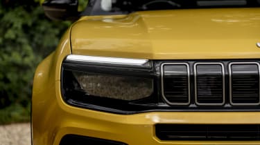 Jeep Avenger - headlights