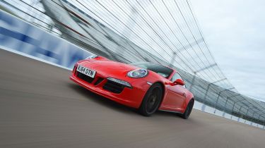 Porsche 911 GTS front tracking