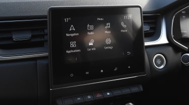 Renault Captur E-Tech - infotainment touchscreen