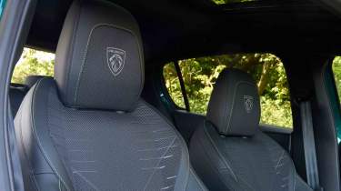Peugeot E-308 - Peugeot embossed front headrests