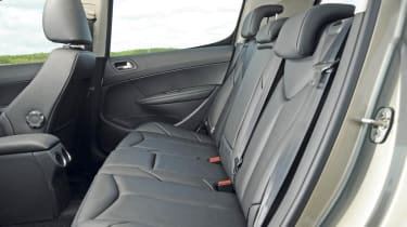 Peugeot 308 1.6 e-HDi rear seats